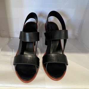 BCBG MAXAZRIA LEATHER SANDALS SIZE 10